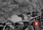 Standbild Chinesische Flüchtlinge fliehen aus dem japanischen Zweiter Weltkrieg China, 1942, aus Sekunde 25 historischem Filmmaterial Videoclip 65675078819