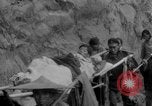 Standbild Chinesische Flüchtlinge fliehen aus dem japanischen Zweiter Weltkrieg China, 1942, aus Sekunde 26 historischem Filmmaterial Videoclip 65675078819