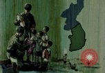 Standbild Koreakrieg starten die chinesischen Truppen Seoul Korea, 1950, aus Sekunde 3 historischem Filmmaterial Videoclip 65675078896