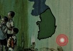 Standbild Koreakrieg starten die chinesischen Truppen Seoul Korea, 1950, aus Sekunde 7 historischem Filmmaterial Videoclip 65675078896