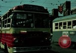 Standbild Seoul Koreanische Fußgänger Durchführung Jigae ein Frame Fluggesellschaften im Verkehr Seoul Korea, 1969, aus Sekunde 12 historischem Filmmaterial Videoclip 65675078898