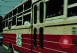 Standbild Seoul Koreanische Fußgänger Durchführung Jigae ein Frame Fluggesellschaften im Verkehr Seoul Korea, 1969, aus Sekunde 14 historischem Filmmaterial Videoclip 65675078898