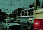 Standbild Seoul Koreanische Fußgänger Durchführung Jigae ein Frame Fluggesellschaften im Verkehr Seoul Korea, 1969, aus Sekunde 16 historischem Filmmaterial Videoclip 65675078898
