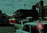 Standbild Seoul Koreanische Fußgänger Durchführung Jigae ein Frame Fluggesellschaften im Verkehr Seoul Korea, 1969, aus Sekunde 18 historischem Filmmaterial Videoclip 65675078898