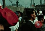 Standbild Seoul Koreanische Fußgänger Durchführung Jigae ein Frame Fluggesellschaften im Verkehr Seoul Korea, 1969, aus Sekunde 60 historischem Filmmaterial Videoclip 65675078898