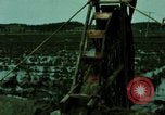 Standbild Koreanische Bauern Bewässern von Pflanzen Korea, 1969, aus Sekunde 5 historischem Filmmaterial Videoclip 65675078900