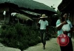 Standbild Koreanische Bauern Bewässern von Pflanzen Korea, 1969, aus Sekunde 13 historischem Filmmaterial Videoclip 65675078900