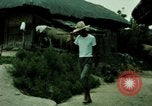 Standbild Koreanische Bauern Bewässern von Pflanzen Korea, 1969, aus Sekunde 14 historischem Filmmaterial Videoclip 65675078900