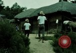 Standbild Koreanische Bauern Bewässern von Pflanzen Korea, 1969, aus Sekunde 18 historischem Filmmaterial Videoclip 65675078900