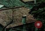 Standbild Koreanische Bauern Bewässern von Pflanzen Korea, 1969, aus Sekunde 32 historischem Filmmaterial Videoclip 65675078900