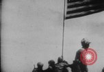 Standbild Robert H Goddard startet Rakete United States USA, 1932, aus Sekunde 4 historischem Filmmaterial Videoclip 65675078919