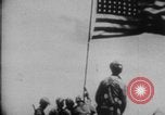 Standbild Robert H Goddard startet Rakete United States USA, 1932, aus Sekunde 7 historischem Filmmaterial Videoclip 65675078919