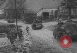 Standbild Deutsche Soldaten Angriff der Britischen spitfire Flugzeuge Western Theater, 1944, aus Sekunde 1 historischem Filmmaterial Videoclip 65675078935