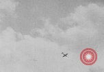 Standbild Deutsche Soldaten Angriff der Britischen spitfire Flugzeuge Western Theater, 1944, aus Sekunde 24 historischem Filmmaterial Videoclip 65675078935