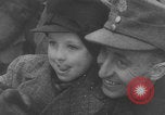 Image Patineurs effectuer dans un spectacle sur glace Berlin Allemagne, 1945, de la seconde 14 séquences d'archives historiques vidéo 65675078942