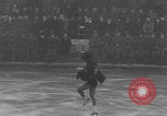 Image Patineurs effectuer dans un spectacle sur glace Berlin Allemagne, 1945, de la seconde 17 séquences d'archives historiques vidéo 65675078942