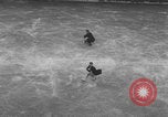 Image Patineurs effectuer dans un spectacle sur glace Berlin Allemagne, 1945, de la seconde 26 séquences d'archives historiques vidéo 65675078942