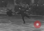Image Patineurs effectuer dans un spectacle sur glace Berlin Allemagne, 1945, de la seconde 34 séquences d'archives historiques vidéo 65675078942