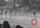 Image Patineurs effectuer dans un spectacle sur glace Berlin Allemagne, 1945, de la seconde 42 séquences d'archives historiques vidéo 65675078942