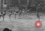 Image Patineurs effectuer dans un spectacle sur glace Berlin Allemagne, 1945, de la seconde 43 séquences d'archives historiques vidéo 65675078942