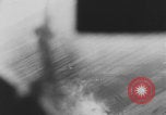 Standbild Deutschen Junkers Ju 87 Flugzeuge strafing sowjetische Panzer Ungarn, 1944, aus Sekunde 23 historischem Filmmaterial Videoclip 65675078943