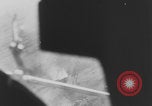 Standbild Deutschen Junkers Ju 87 Flugzeuge strafing sowjetische Panzer Ungarn, 1944, aus Sekunde 30 historischem Filmmaterial Videoclip 65675078943
