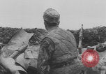 Standbild Deutschen Junkers Ju 87 Flugzeuge strafing sowjetische Panzer Ungarn, 1944, aus Sekunde 41 historischem Filmmaterial Videoclip 65675078943