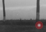 Standbild Deutschen Junkers Ju 87 Flugzeuge strafing sowjetische Panzer Ungarn, 1944, aus Sekunde 54 historischem Filmmaterial Videoclip 65675078943