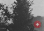 Standbild Deutschen Junkers Ju 87 Flugzeuge strafing sowjetische Panzer Ungarn, 1944, aus Sekunde 62 historischem Filmmaterial Videoclip 65675078943