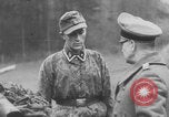 Standbild Amerikanische Gefangene in der Schlacht der Ausbuchtung genommen Deutschland, 1944, aus Sekunde 1 historischem Filmmaterial Videoclip 65675078947