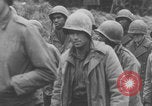 Standbild Amerikanische Gefangene in der Schlacht der Ausbuchtung genommen Deutschland, 1944, aus Sekunde 6 historischem Filmmaterial Videoclip 65675078947