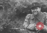 Standbild Amerikanische Gefangene in der Schlacht der Ausbuchtung genommen Deutschland, 1944, aus Sekunde 11 historischem Filmmaterial Videoclip 65675078947