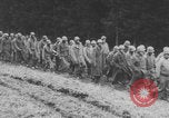 Standbild Amerikanische Gefangene in der Schlacht der Ausbuchtung genommen Deutschland, 1944, aus Sekunde 13 historischem Filmmaterial Videoclip 65675078947