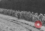 Standbild Amerikanische Gefangene in der Schlacht der Ausbuchtung genommen Deutschland, 1944, aus Sekunde 15 historischem Filmmaterial Videoclip 65675078947