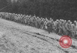 Standbild Amerikanische Gefangene in der Schlacht der Ausbuchtung genommen Deutschland, 1944, aus Sekunde 16 historischem Filmmaterial Videoclip 65675078947