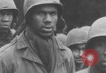 Standbild Amerikanische Gefangene in der Schlacht der Ausbuchtung genommen Deutschland, 1944, aus Sekunde 19 historischem Filmmaterial Videoclip 65675078947