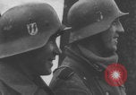 Standbild Amerikanische Gefangene in der Schlacht der Ausbuchtung genommen Deutschland, 1944, aus Sekunde 27 historischem Filmmaterial Videoclip 65675078947