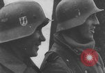 Standbild Amerikanische Gefangene in der Schlacht der Ausbuchtung genommen Deutschland, 1944, aus Sekunde 28 historischem Filmmaterial Videoclip 65675078947