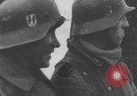 Standbild Amerikanische Gefangene in der Schlacht der Ausbuchtung genommen Deutschland, 1944, aus Sekunde 29 historischem Filmmaterial Videoclip 65675078947