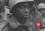 Standbild Amerikanische Gefangene in der Schlacht der Ausbuchtung genommen Deutschland, 1944, aus Sekunde 30 historischem Filmmaterial Videoclip 65675078947