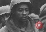 Standbild Amerikanische Gefangene in der Schlacht der Ausbuchtung genommen Deutschland, 1944, aus Sekunde 36 historischem Filmmaterial Videoclip 65675078947