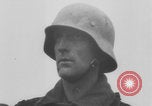 Standbild Amerikanische Gefangene in der Schlacht der Ausbuchtung genommen Deutschland, 1944, aus Sekunde 38 historischem Filmmaterial Videoclip 65675078947