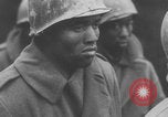 Standbild Amerikanische Gefangene in der Schlacht der Ausbuchtung genommen Deutschland, 1944, aus Sekunde 41 historischem Filmmaterial Videoclip 65675078947