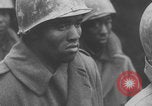 Standbild Amerikanische Gefangene in der Schlacht der Ausbuchtung genommen Deutschland, 1944, aus Sekunde 42 historischem Filmmaterial Videoclip 65675078947