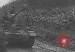 Standbild Amerikanische Gefangene in der Schlacht der Ausbuchtung genommen Deutschland, 1944, aus Sekunde 43 historischem Filmmaterial Videoclip 65675078947