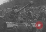Standbild Amerikanische Gefangene in der Schlacht der Ausbuchtung genommen Deutschland, 1944, aus Sekunde 45 historischem Filmmaterial Videoclip 65675078947