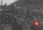 Standbild Amerikanische Gefangene in der Schlacht der Ausbuchtung genommen Deutschland, 1944, aus Sekunde 50 historischem Filmmaterial Videoclip 65675078947