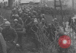 Standbild Amerikanische Gefangene in der Schlacht der Ausbuchtung genommen Deutschland, 1944, aus Sekunde 52 historischem Filmmaterial Videoclip 65675078947