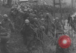 Standbild Amerikanische Gefangene in der Schlacht der Ausbuchtung genommen Deutschland, 1944, aus Sekunde 53 historischem Filmmaterial Videoclip 65675078947