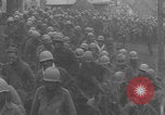 Standbild Amerikanische Gefangene in der Schlacht der Ausbuchtung genommen Deutschland, 1944, aus Sekunde 57 historischem Filmmaterial Videoclip 65675078947